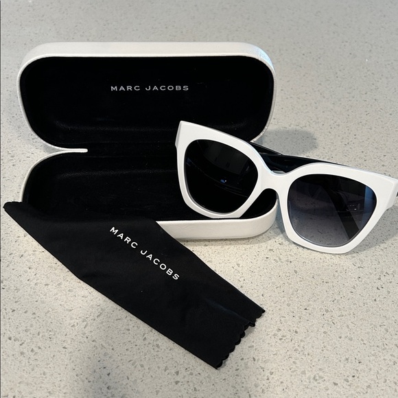 Marc Jacobs 182/S Oversized White Gradient Sunglasses | Luxe - Picture 2 of 15